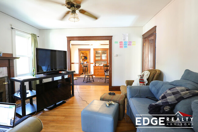 55 Vernon St, Unit 2 in Waltham, MA - Foto de edificio - Building Photo