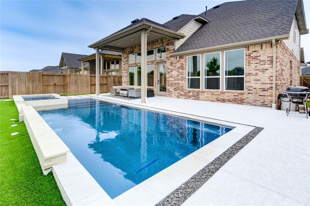 9446 Pilares Rdg Dr in Katy, TX - Building Photo