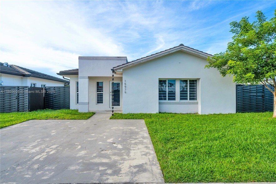 15979 SW 308th St in Homestead, FL - Building Photo