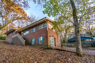 702 Chambers Dr NE in Huntsville, AL - Building Photo