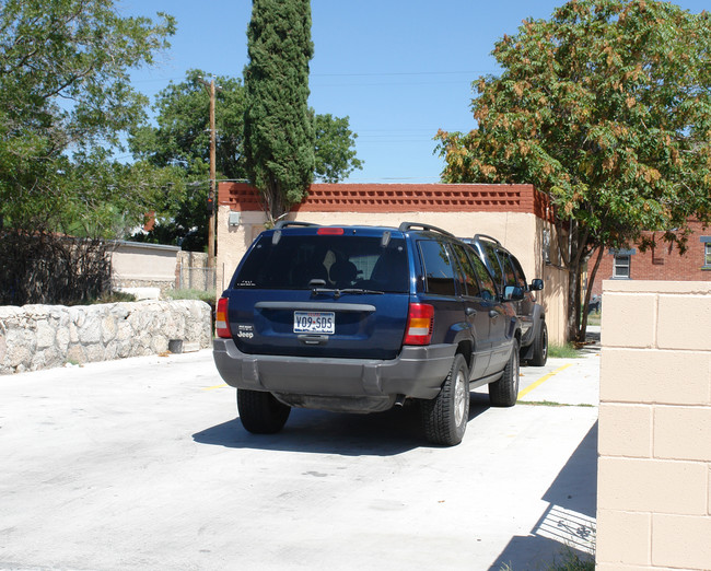 2229 Bassett Ave in El Paso, TX - Building Photo - Building Photo