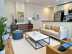 92 W Cedar St in Boston, MA - Building Photo - Building Photo