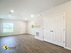 27220 Washington St in Port Charlotte, FL - Building Photo - Building Photo