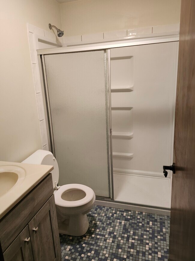 945 W Locust St in Dubuque, IA - Building Photo - Building Photo