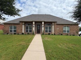 1297 Forest Green Dr in Kennedale, TX - Building Photo