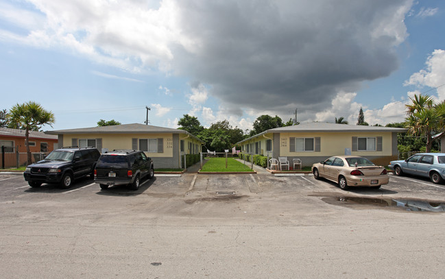 330-344 NW 43rd St in Fort Lauderdale, FL - Building Photo - Building Photo