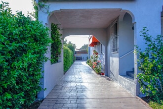 1927 Hauser Blvd in Los Angeles, CA - Building Photo - Building Photo