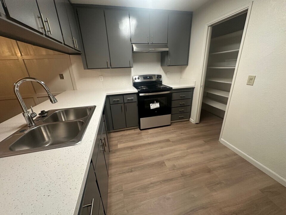 2653 Grand Canal Blvd in Stockton, CA - Building Photo