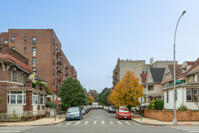 411 E 26th St in Brooklyn, NY - Building Photo - Building Photo