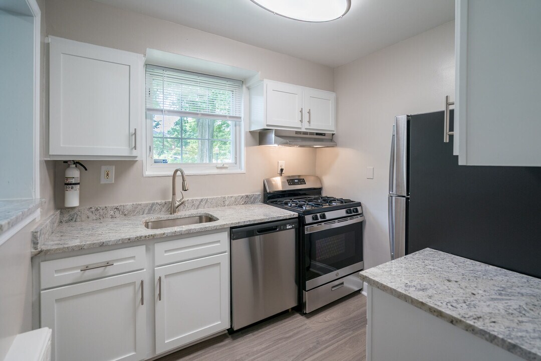 Braddock Lee in Alexandria, VA - Building Photo