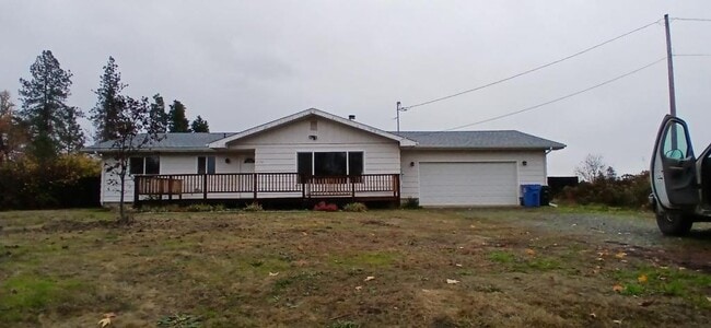 property at 2759 Walnut Ave