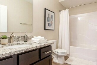 Gateway Crossing in Clarksville, IN - Building Photo - Building Photo