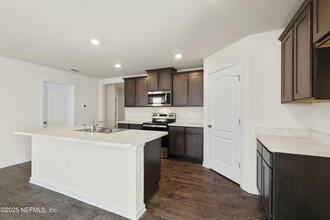 65461 Crested Heron Ct in Yulee, FL - Building Photo - Building Photo