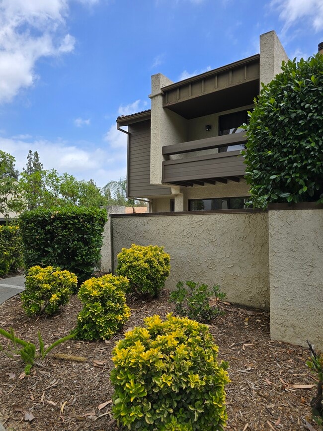 property at 5800 Owensmouth Ave