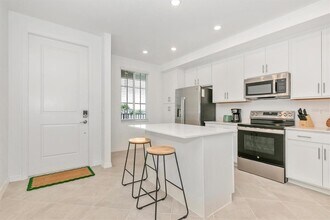 12320 Wellen Golf St, Unit 204 in Venice, FL - Building Photo - Building Photo