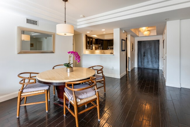 12020 Guerin St, Unit 303 in Studio City, CA - Foto de edificio - Building Photo
