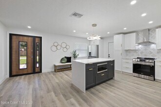 415 North Shore Dr in Cocoa Beach, FL - Foto de edificio - Building Photo