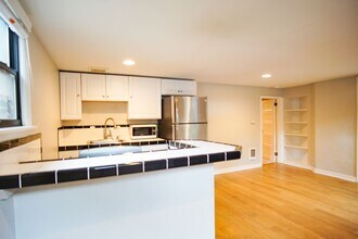 342 NW 22nd Ave in Portland, OR - Foto de edificio - Building Photo