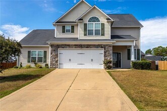 573 Wedgefield Dr in Raeford, NC - Building Photo - Building Photo