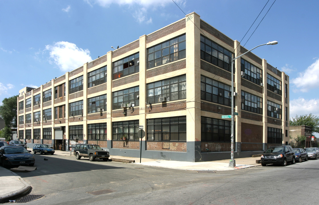 59 Bogart St in Brooklyn, NY - Building Photo