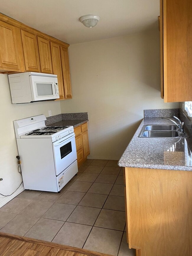 501 S 7th St in Burbank, CA - Building Photo - Building Photo