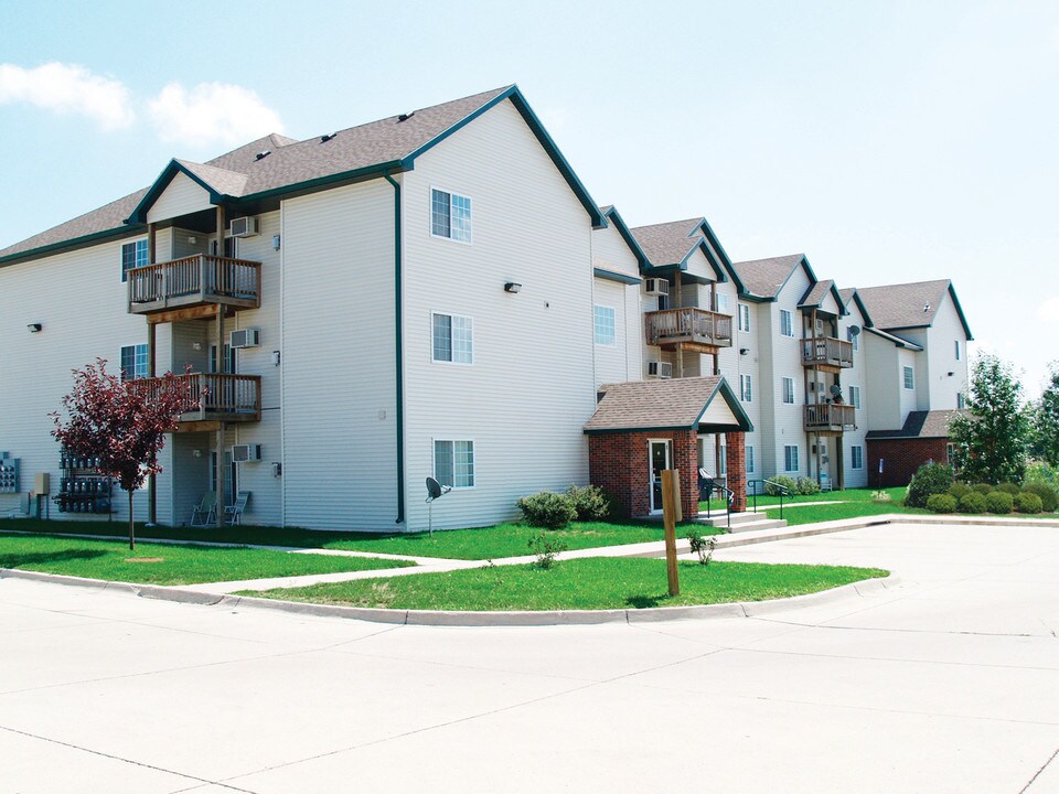 Altoona Park Apartments in Altoona, IA - Foto de edificio