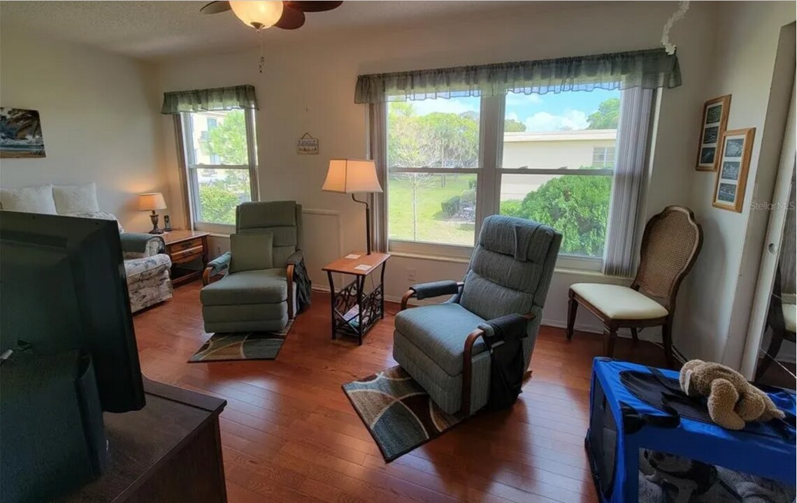 2360 Irish Ln in Clearwater, FL - Building Photo