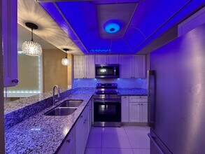 4302 Santa Barbara Blvd in Cape Coral, FL - Foto de edificio - Building Photo