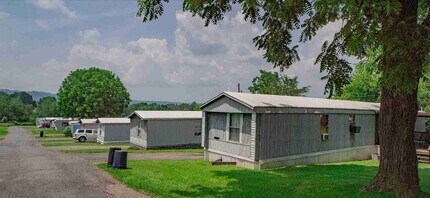 130 Hillcrest Park Ln in Lewisburg, WV - Building Photo - Building Photo
