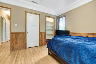 10915 White Oak Ave in Granada Hills, CA - Foto de edificio - Building Photo