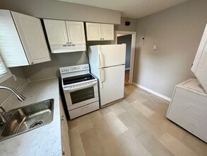 98 Larkhall St in St John's, NL - Building Photo - Building Photo