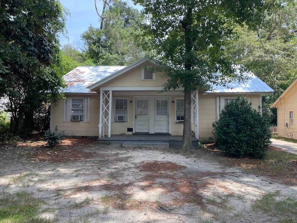 1609 Iola Dr in Valdosta, GA - Foto de edificio