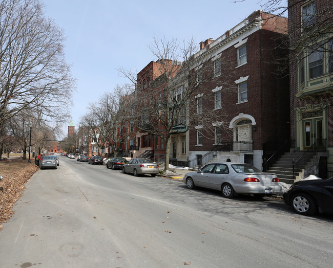 58 Willett St in Albany, NY - Foto de edificio - Building Photo