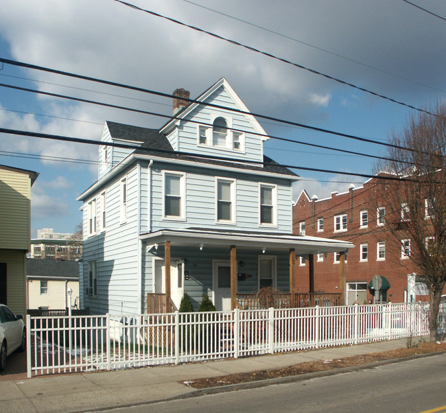 14 N Water St in Greenwich, CT - Building Photo - Building Photo