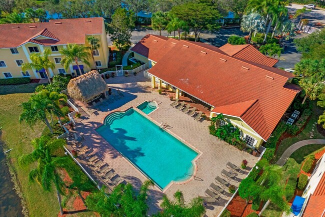 8271 Key Royal Cir in Naples, FL - Building Photo - Building Photo