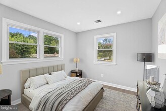 5822 Brookview Dr in Alexandria, VA - Building Photo - Building Photo