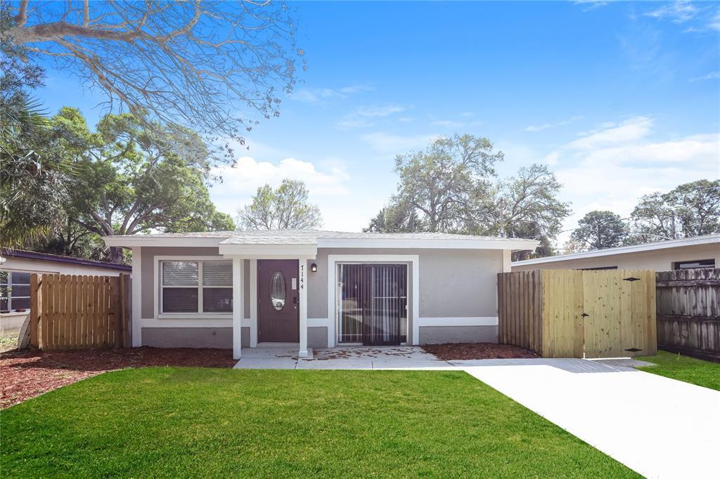 7144 35th Ave N in St. Petersburg, FL - Building Photo
