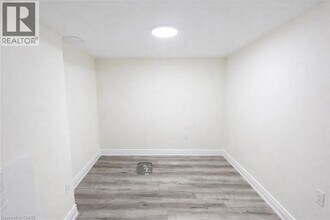 592 Blair Creek Dr in Kitchener, ON - Building Photo - Building Photo