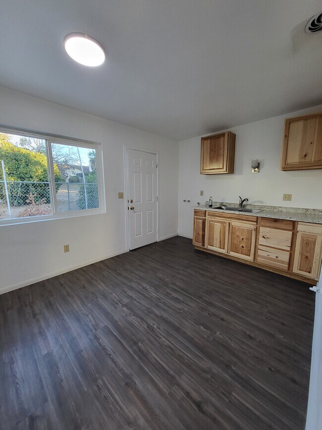 34852 Avenue B in Yucaipa, CA - Foto de edificio - Building Photo