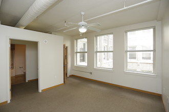 Grand Boulevard Lofts in Kansas City, MO - Foto de edificio - Interior Photo