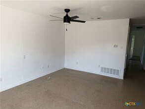 809 W Avenue D in Belton, TX - Building Photo - Building Photo