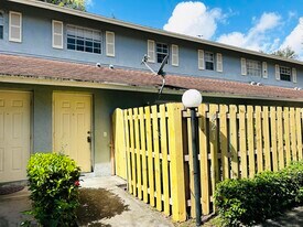 421 Cypress Way W in Palm Springs, FL - Building Photo