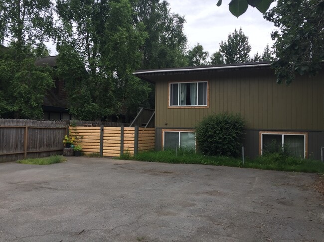 2536 Forest Park Dr, Unit 1 room 5