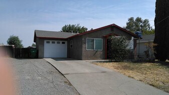 189 N Marguerite Ave in Corning, CA - Building Photo
