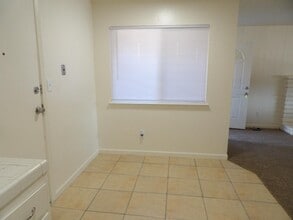 5293 N 4th St in Fresno, CA - Building Photo - Building Photo