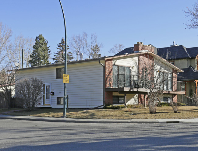 2338 6th Ave NW in Calgary, AB - Building Photo - Primary Photo