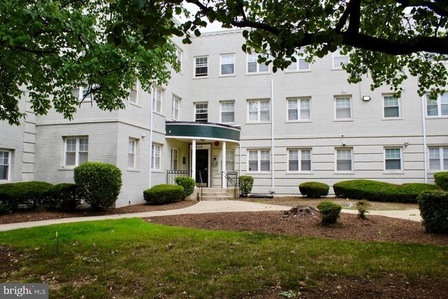property at 912 Barnaby St SE