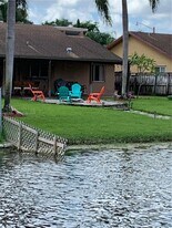 8421 SW 28th St in Davie, FL - Building Photo