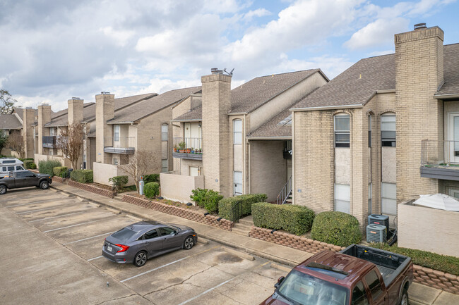 Spring Point One Condominiums in Houston, TX - Building Photo - Building Photo