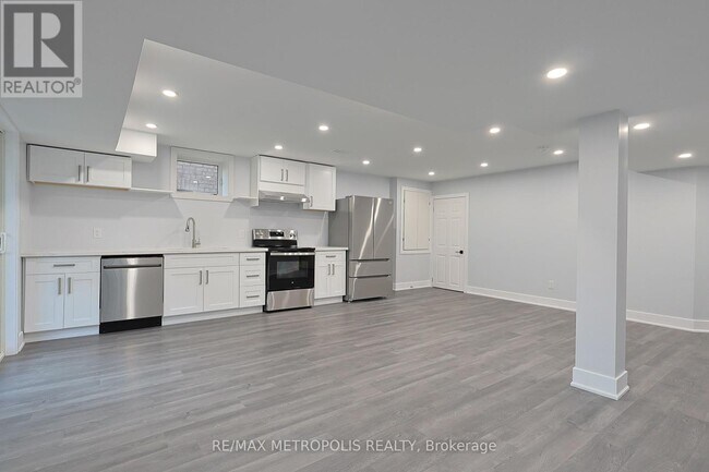 75 Eastgrove Sq in East Gwillimbury, ON - Building Photo - Building Photo